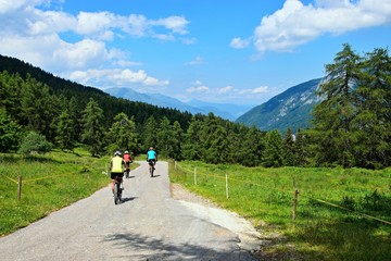 Fototapeta na wymiar Italy-view on the cyclists