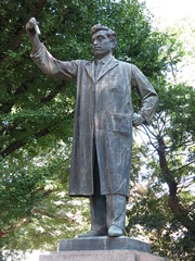 上野公園の野口英世銅像　Bronze Statue of Hideyo Noguchi (Ueno Park)