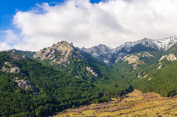 Fototapeta na wymiar Landscape of Cuerda Larga mountain range with snow in the summits