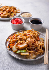 Asian noodles with shrimps and vegetables