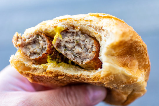 Bratwurst Semmel mit Senf aus Franken als Mittag oder Abend Essen