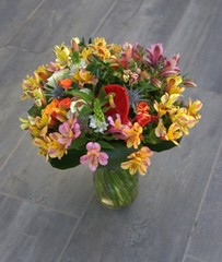 bouquet rond  de fleurs multicolores