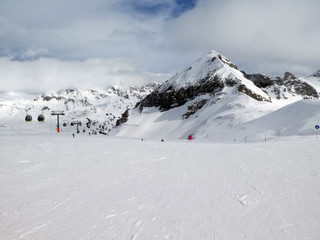 Naklejka premium Abfahrt von der Zehnerkarspitze ins Tal