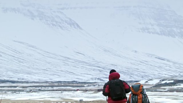 Couple hiking in iceland