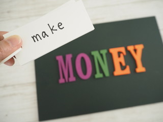 お金を稼ぐ