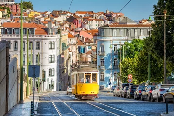 Fotobehang tram on line 28 in lisbon, portugal © Sean Hsu