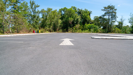 Arrow symbol sign in Parking ,parking lot, parking lane outdoor with blue sky background © Panya