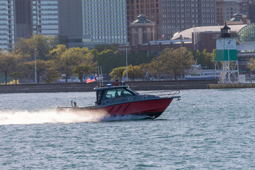 Obraz premium Speeding Boat in Chicago