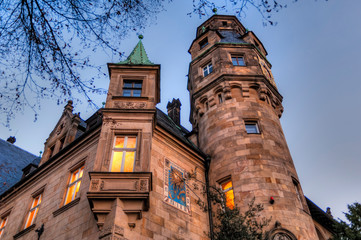 Das Liebighaus in Frankfurt am Main bei Dämmerung