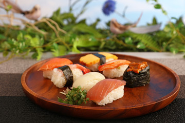 美味しそうなお寿司の盛り合わせ