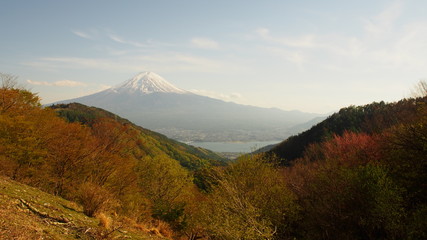 連なる山脈と富士山と綺麗な夕焼け