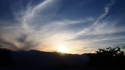 連なる山脈と富士山と綺麗な夕焼け