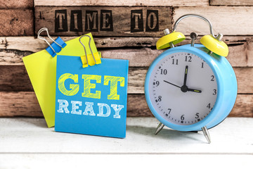 Post-it & alarm clock : Time to get ready