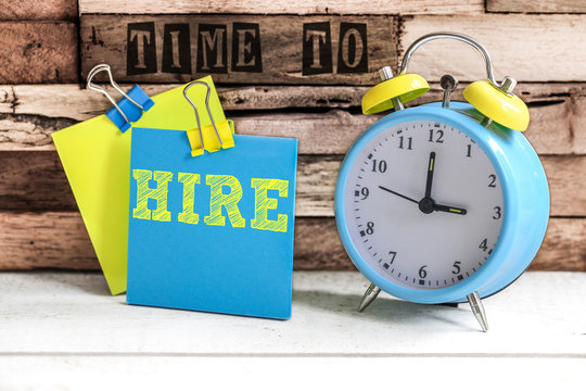Post-it & alarm clock : Time to hire