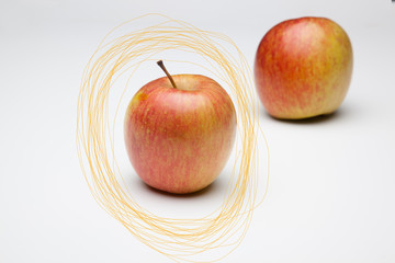 Manzana sana y saludable con dibujos y símbolos, fórmulas y otras cosas