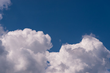 Naklejka na ściany i meble Blauer Himmel mt Weissen Wolken - Cumulus