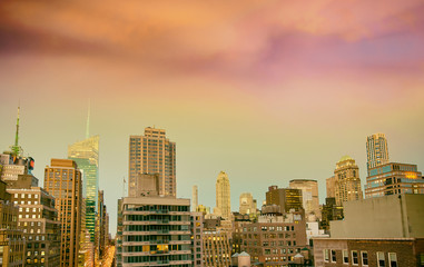 Fototapeta premium Sunset aerial view of Midtown Manhattan skyline from a New York City rooftop