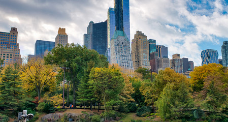 Fototapeta premium Ice Rink in Central Park with skyscrapers on background