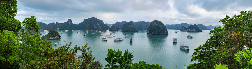 Fototapeta na wymiar Halong Bay in Northern Vietnam 