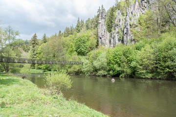 Hans-Heiling-Felsen an der Eger bei Karlsbad in Tschechien