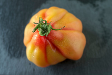 Eine Ochsenherztomate