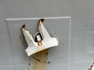 Anchor on a warship © Jim