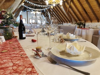 wedding table glasses restaurant farm