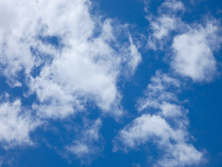 Nubes sobre Cielo azul, fotografía realizada en primavera