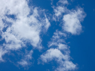 Nubes sobre Cielo azul, fotografía realizada en primavera