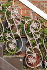 Stamped metal fences of bronze color for the steps, design of th
