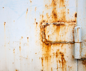 garage door hinge rust
