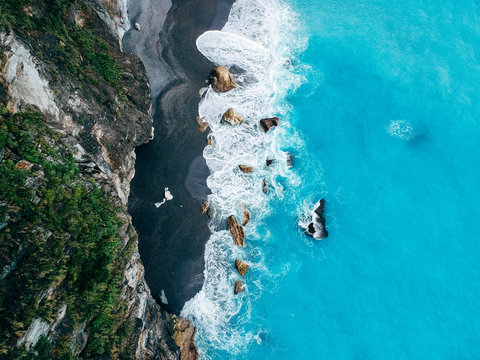 Sea under the cliff