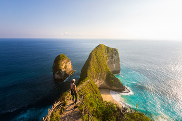 Obraz premium Young asian woman walking down a coastal trail