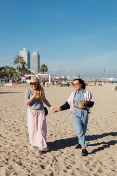 Happy Friends to the beach