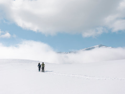 Couple sk touring in mountains