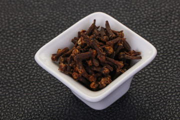 Dry clove seeds