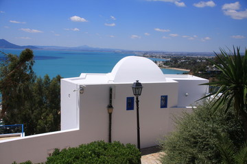 petite maison blanche avec un dome à Sidi Bou Saïd