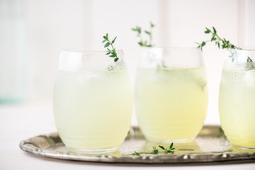 Limoncello gin fizz