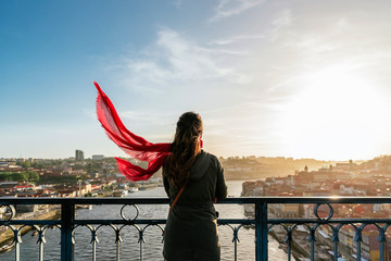 Obraz premium Unrecognizable young woman watching the city from the bridge. Holidays concept.