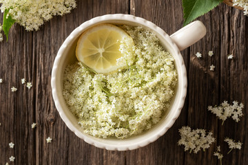 Macerating elder flowers in water to prepare syrup