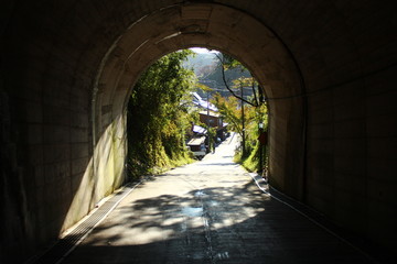 里山　トンネル
