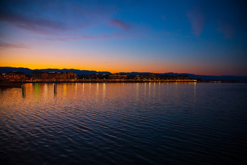 Fototapeta na wymiar View of Geneva City and Lake after sunset