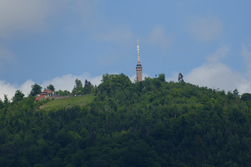 Obraz premium Gleitschirmfliegen am Hausberg Merkur in der Kurstadt Baden-Baden