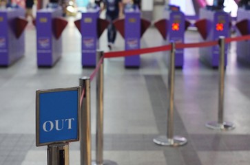 Obraz premium Entry / Exit sign against Rope Barrier Stanchion Queue Rope Barrier Posts Stands Crowd Control