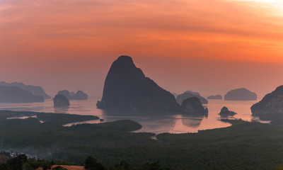 Landmark A reputation for southern Thailand's Phang Nga Bay, Phuket, Samed Nangshe, panoramic views of the beautiful morning light. 