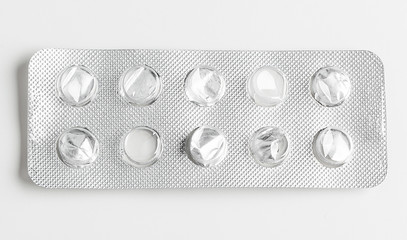 Silver blister packs pills isolated on white - obrazy, fototapety, plakaty