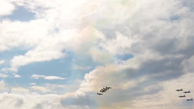 Incrocio tra frecce tricolori, esibizione in aria.