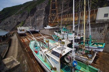 Fototapeta premium 陸に並ぶ船