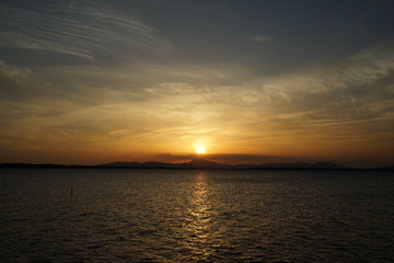 霞ヶ浦と筑波山と夕日