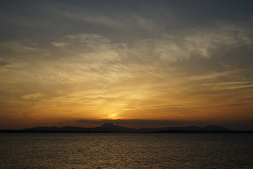 Fototapeta premium 霞ヶ浦と筑波山と夕日